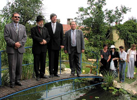 Goldschmied István, Raj Tamás, dr. Czoma László és Szalai István a Tiberiasz-tó fölött átívelő hídon