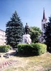 Mg az idn j arculatot kap a Csny-szobor krnyke.