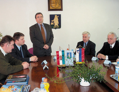 Dr. Gyimesi Endre a szorosabb egyttmkdst szorgalmazta.
