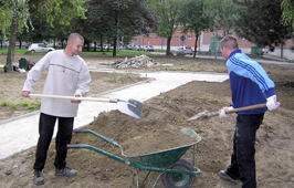 Pihenpark kszl az autbusz-lloms szomszdsgban.