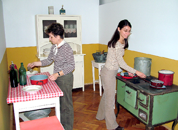 A killtott konyha s „dszei”.