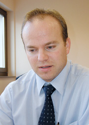 Dr. Hry Andrs