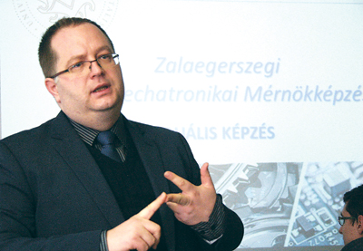 Az elõad: dr. Lukcs Attila.