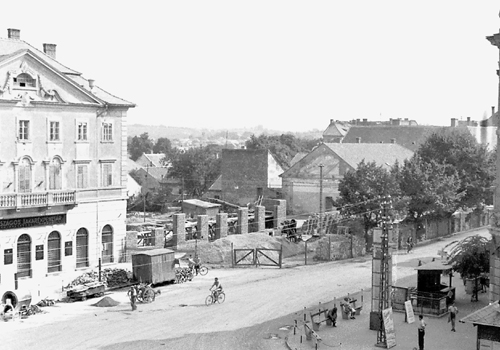 pl az Ady mozi a Szchenyi tren.	(A fot a Gcseji Mzeum tulajdona.)