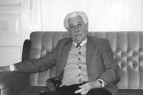 Dr. Bakonyi Kroly otthonban
