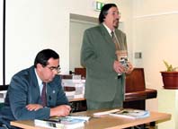 Dr. Mller Rbert bemutatja j knyvt.