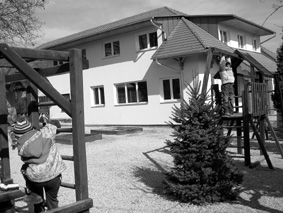 Az �j sz�rny egyar�nt szolg�l kicsit, nagyot.