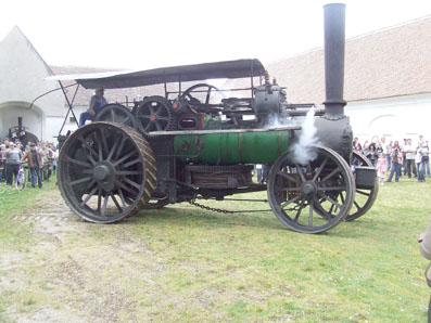 Most is beind�tott�k az 1910-ben k�sz�lt g�zg�pet.