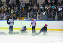 Curlingbemutat� az �j j�gcsarnokban.