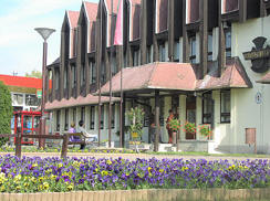 A faluk�zpont csinos�t�s�ra �sszel is gondot ford�tanak.