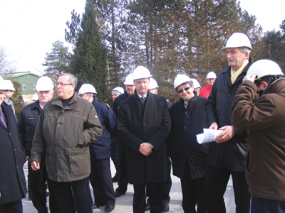 Bakondi Gyrgy (balrl) s dr. Eric Depluet (jobbrl) katasztrfavdelmi szakemberek trsasgban a tanplyn.