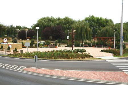 Parkos�t�s �s k�zleked�sbiztons�g a Csali-kanyarban. 