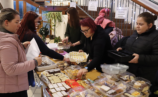 S�tem�nyk�n�lat a kar�csonyi v�s�rban